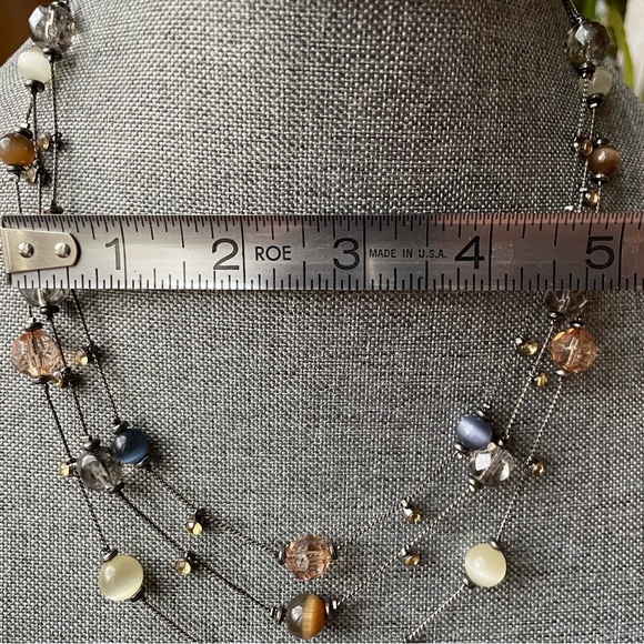 Pretty hand strung three string beaded necklace - Picture 8 of 9